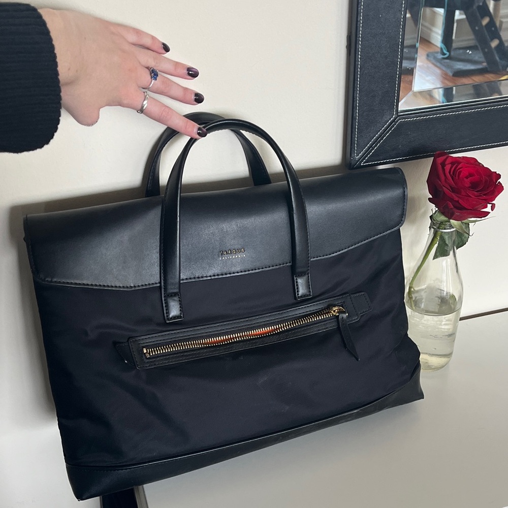 Targus Black women’s laptop bag